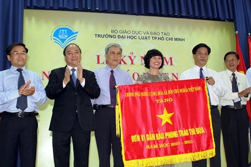Tag der vietnamesischen Lehrer gefeiert - ảnh 1